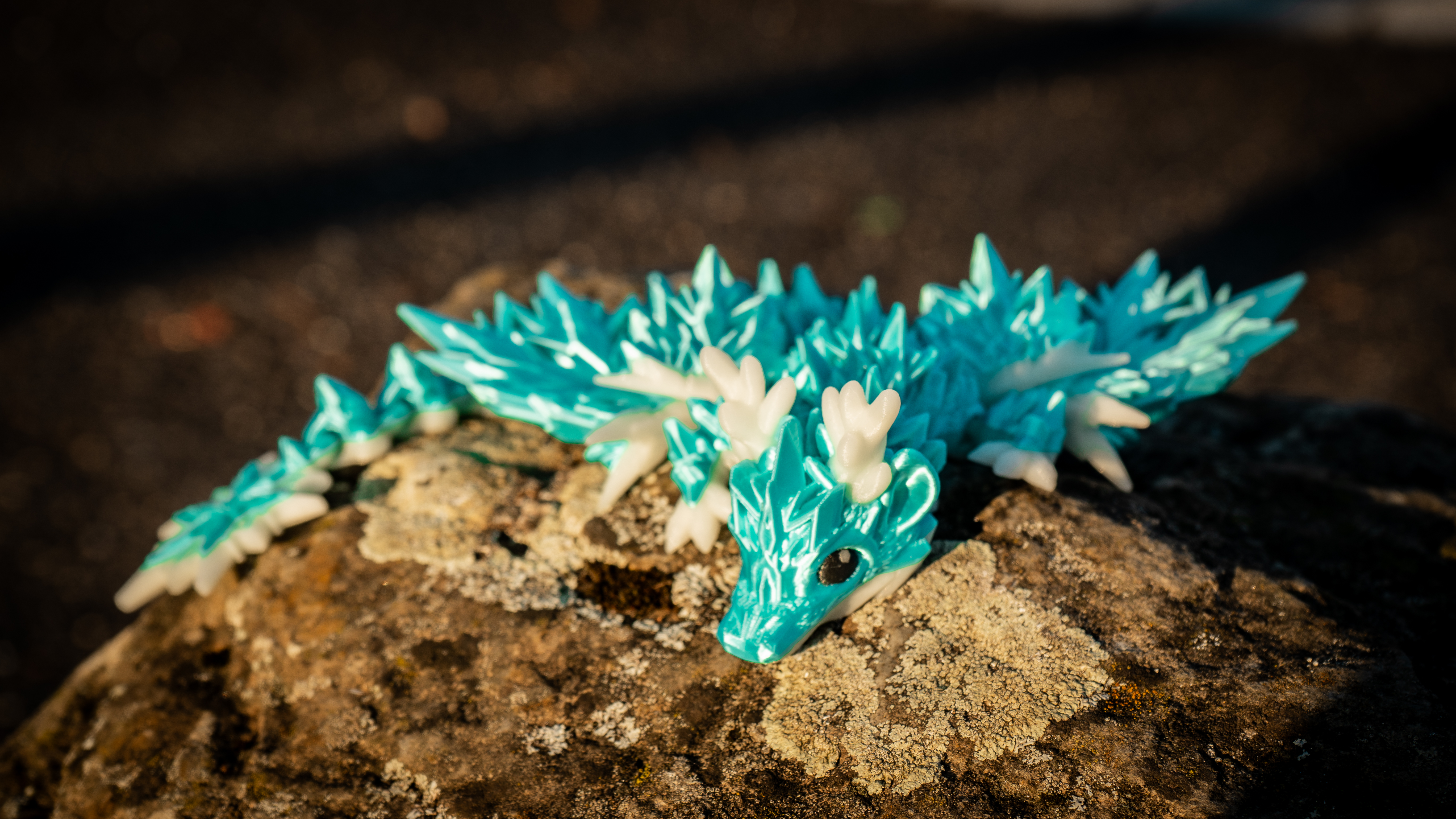 Geflügelter Winter Baby Drache