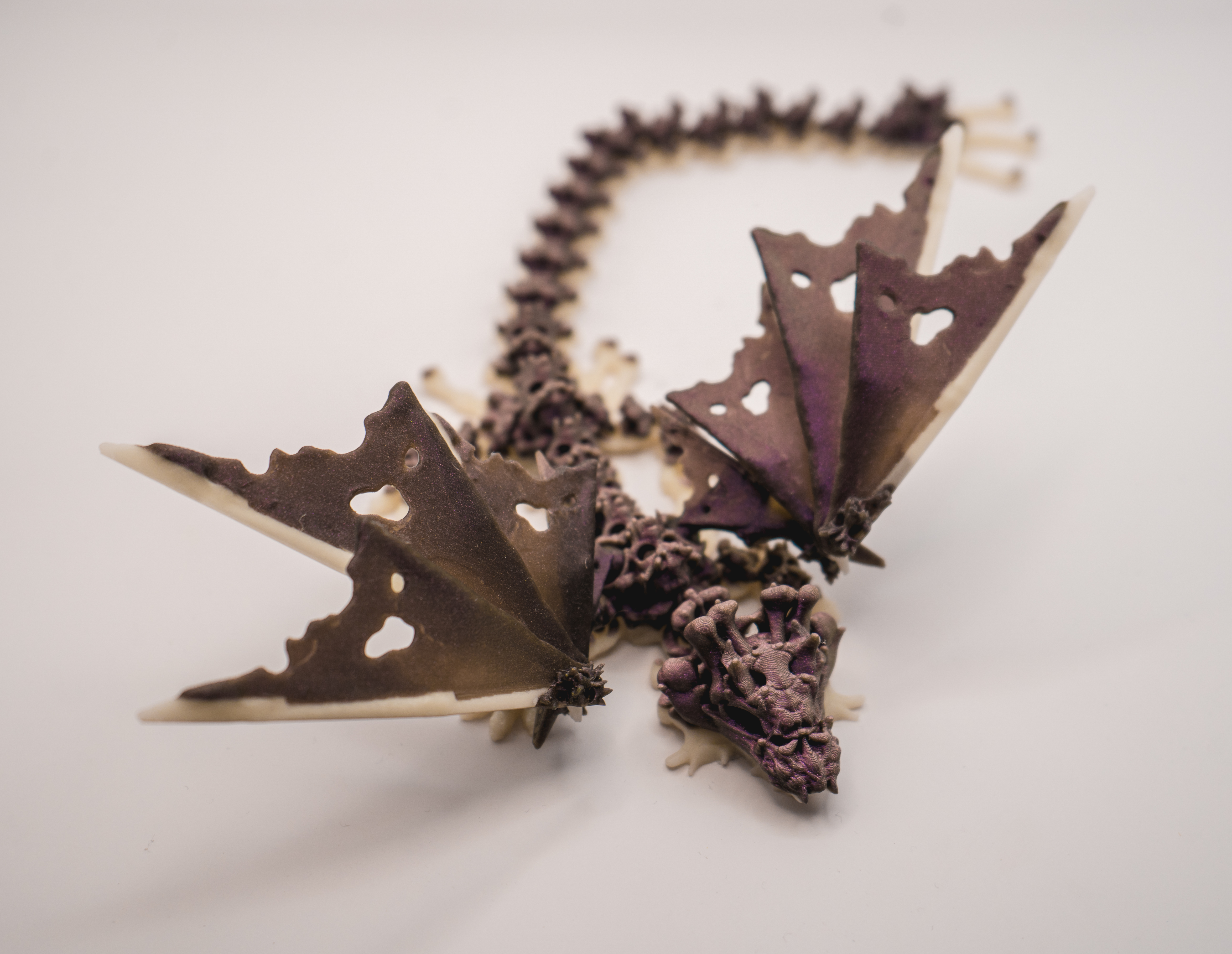 Höhlen Cave Baby Drache mit Flügeln