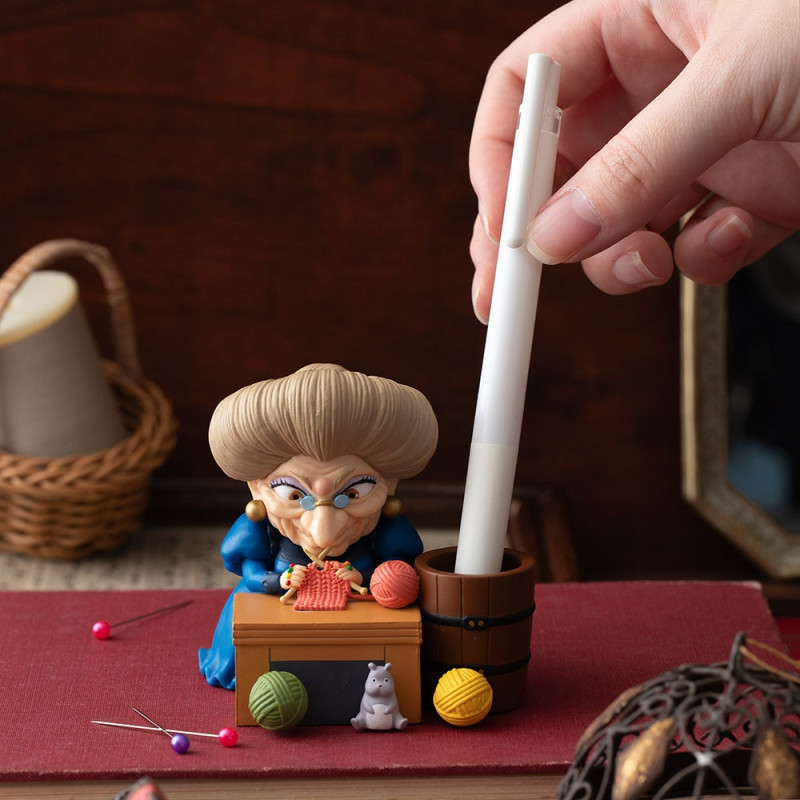Pencil holder figurine Yubaba knitting - Spirited Away