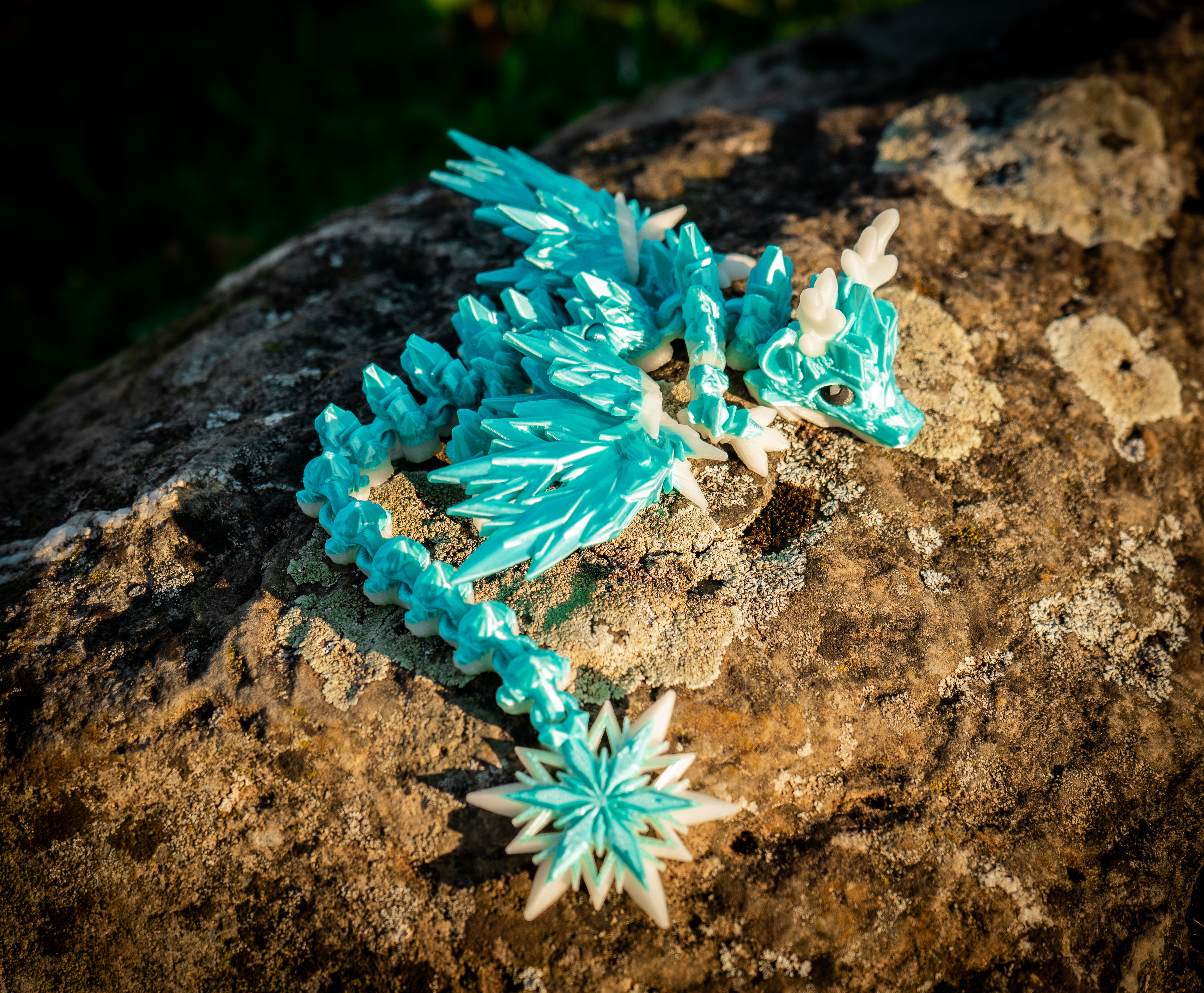 Geflügelter Winter Baby Drache