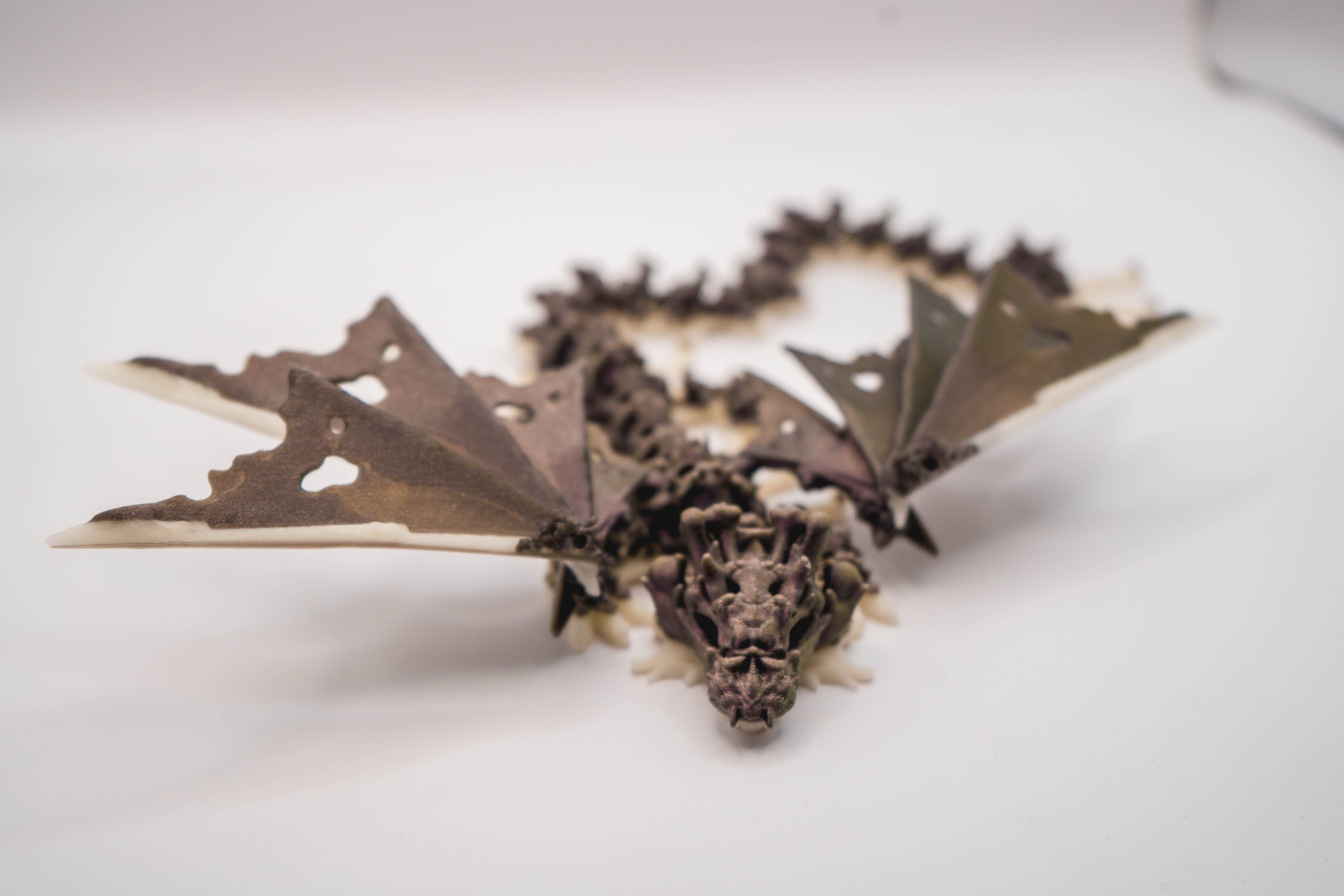 Höhlen Cave Baby Drache mit Flügeln