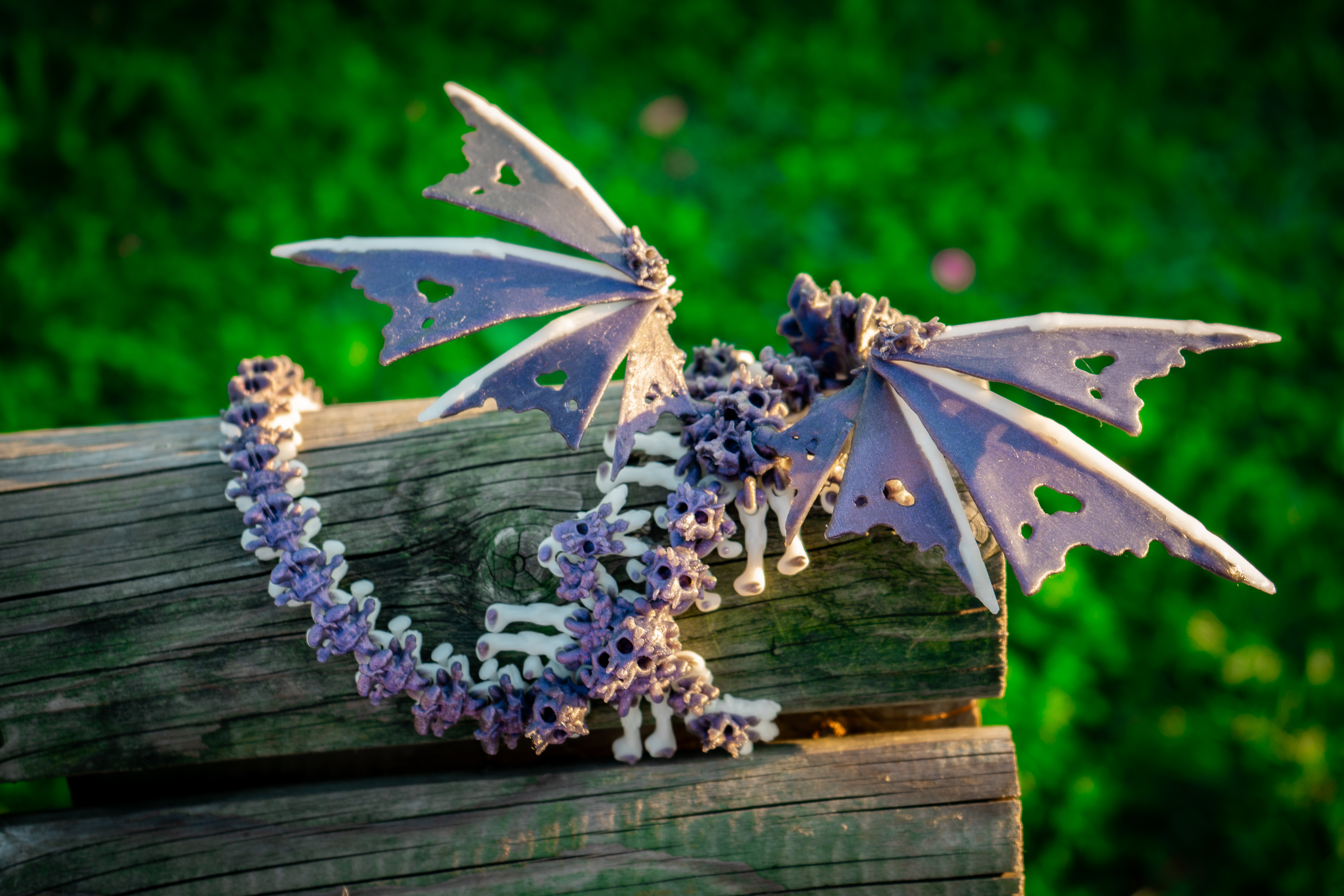 Höhlen Cave Baby Drache mit Flügeln