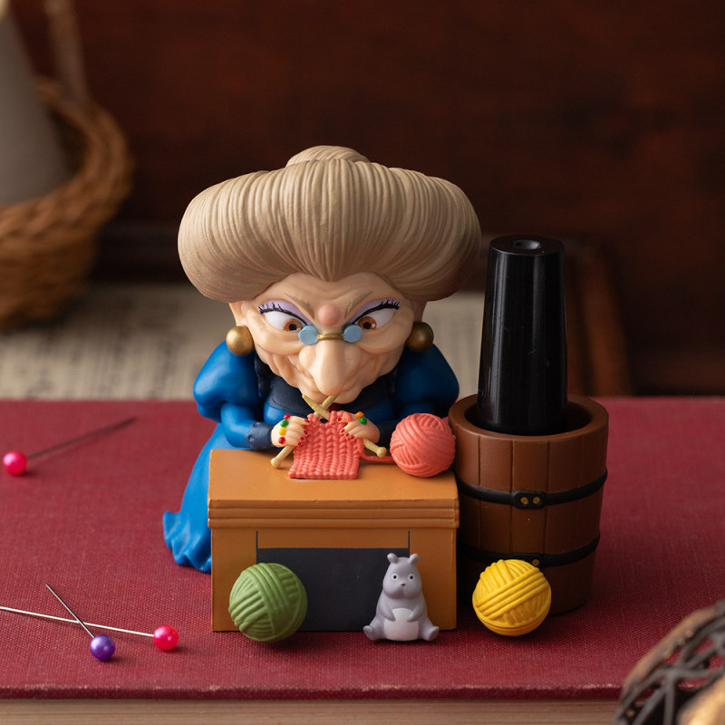 Pencil holder figurine Yubaba knitting - Spirited Away